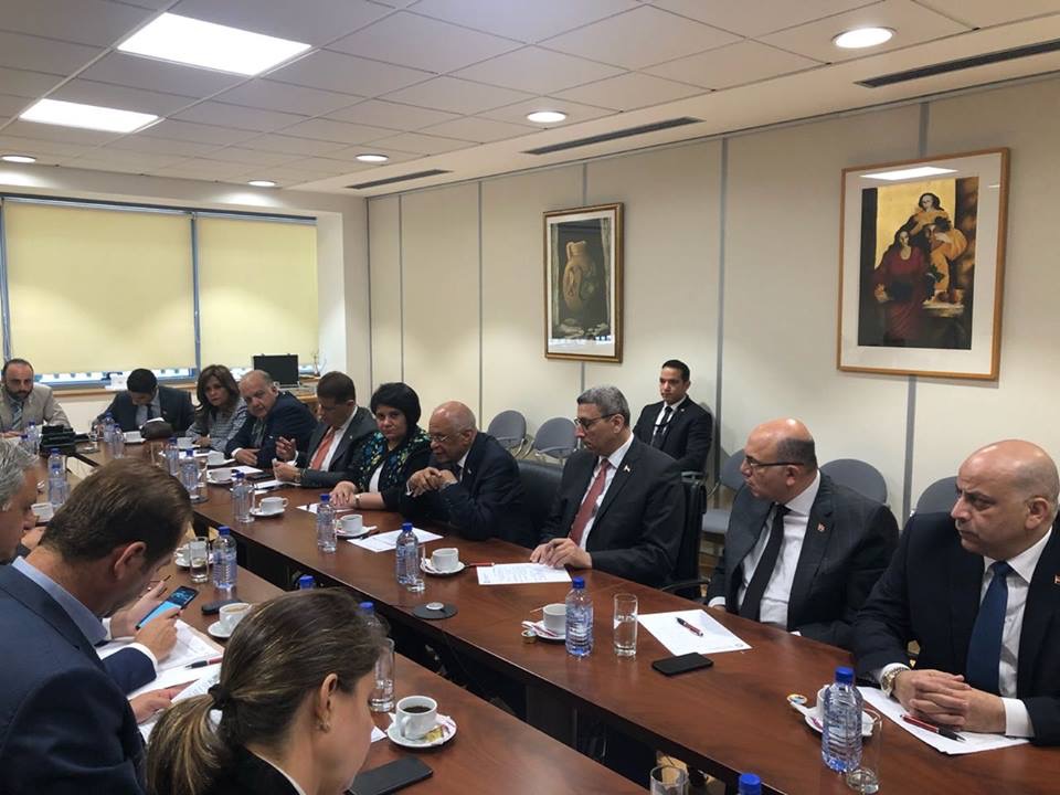 الدكتور عبدالعال مع أعضاء جمعية الصداقة البرلمانية القبرصية المصرية (6)