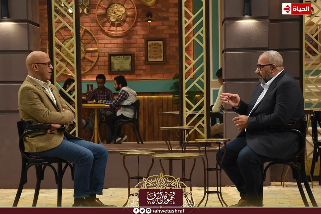 الفنان بيومي فؤاد مع أشرف عبد الباقي فى برنامج قهوة أشرف (6)