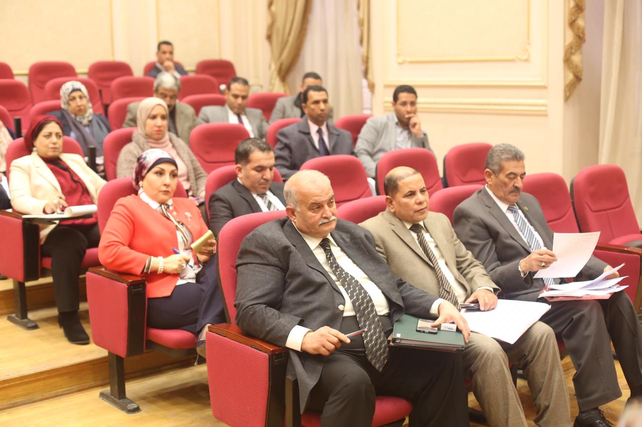 لجنة المشروعات الصغيره بحضور علي مصيلحي وزير التموين (3)