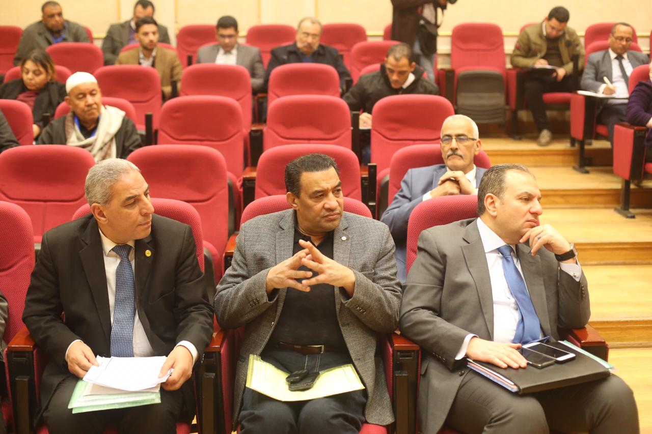 لجنة المشروعات الصغيره بحضور علي مصيلحي وزير التموين (7)