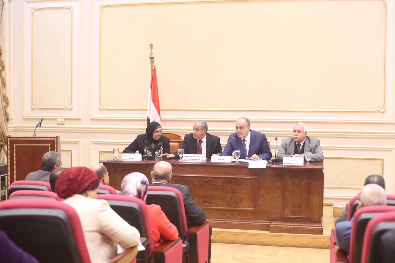 لجنة المشروعات الصغيره بحضور علي مصيلحي وزير التموين (8)