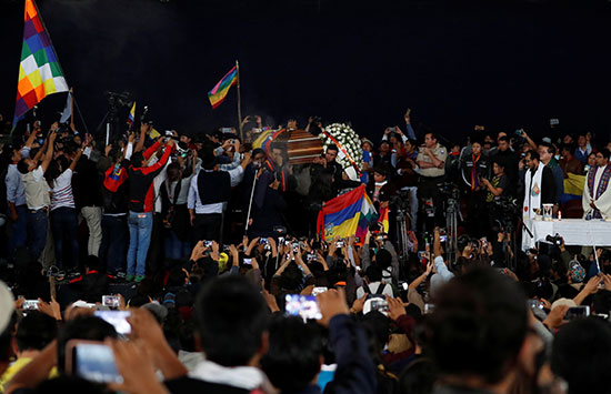 أعلام الإكوادور تهيمن على المشهد