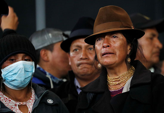 بالبكاء يودع نشطاء الإكوادور أحد المتظاهرين