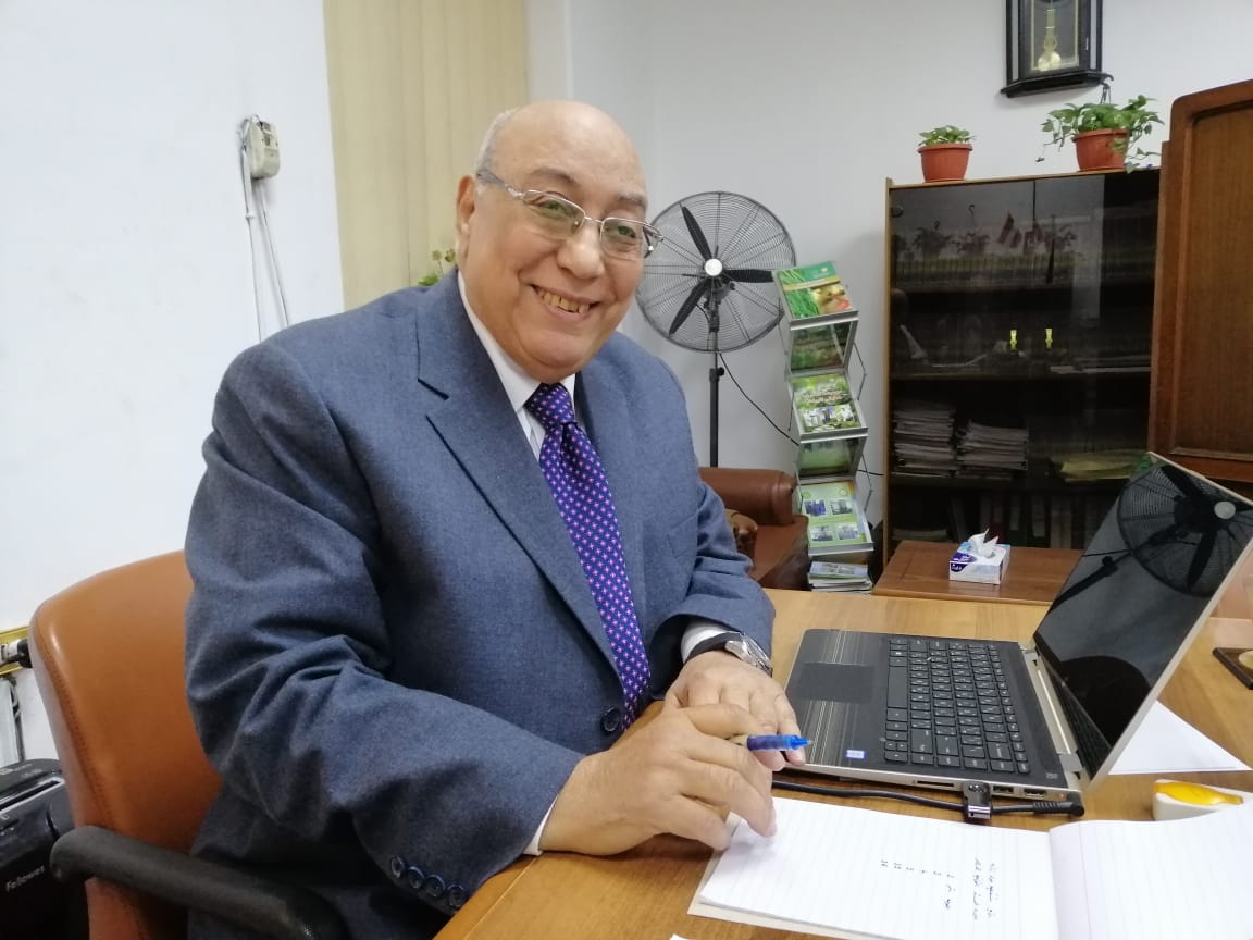 الدكتور محمد عبد المجيد رئيس لجنة المبيدات الزراعية