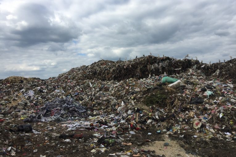 القمامة تحاصر مدينة المحلة بالمحافظة الغر بية