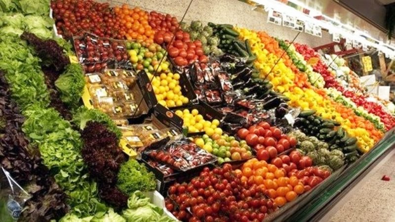 خضروات وفاكهة فى الأسواق