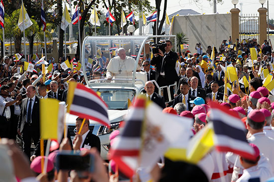 البابا فرانسيس يحيى التايلنديين