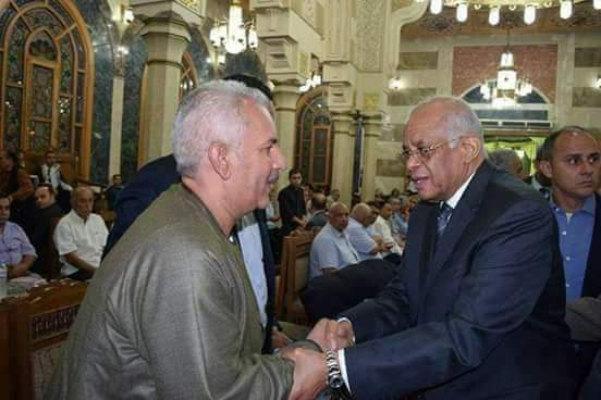 حسين أبوصدام داخل مجلس النواب يصافح رئيس المجلس