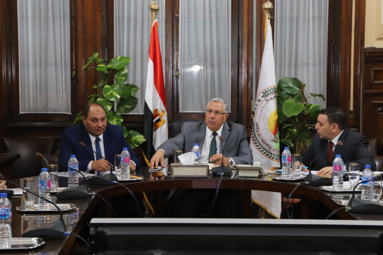 وزير الزراعة والمهندس مصطفى الصياد خلال اجتماعه مع رئيس هيئة التعمير والتنمية الزراعية