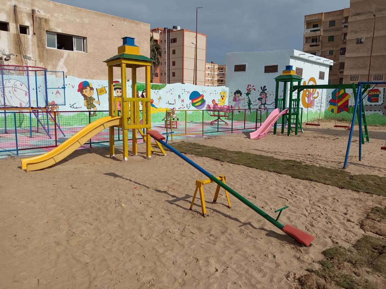 شوشة يفتتح حديقة ملاهي للطفل بمدرسة الشهيد مصطفي جاويش بالعريش (9)