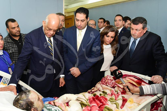 الدكتور علي عبدالعال  يزور مصابي حادث محطة مصر (1)