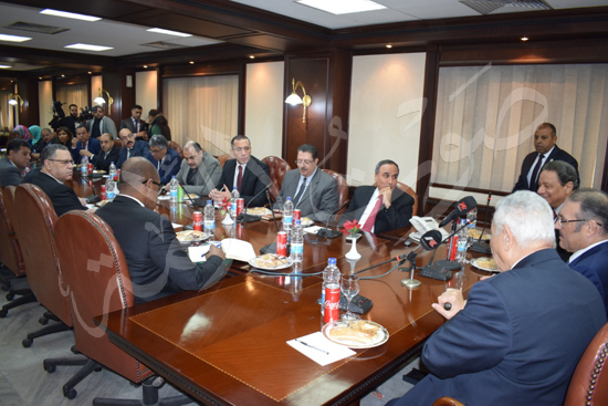 السفير السعودي بالقاهرة يلتقي قيادات الصاحفة المصرية (2)