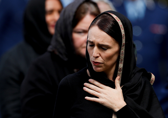 الآلاف فى تأبين ضحايا هجوم المسجدين بنيوزيلندا  (16)
