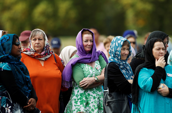 الآلاف فى تأبين ضحايا هجوم المسجدين بنيوزيلندا  (12)