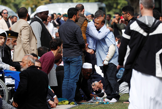 الآلاف فى تأبين ضحايا هجوم المسجدين بنيوزيلندا  (10)