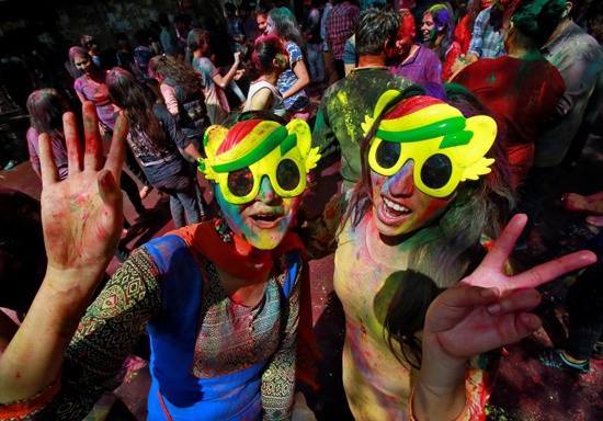 مهرجان الألوان المبهجة فى الهند احتفالا بقدوم فصل الربيع (19)