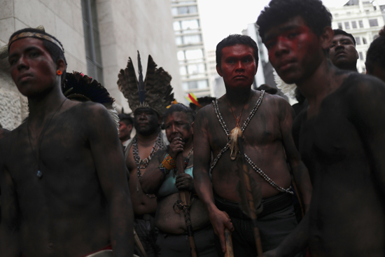 السكان الأصليون فى البرازيل يحتجون على تعديل نظام الصحة  (7)