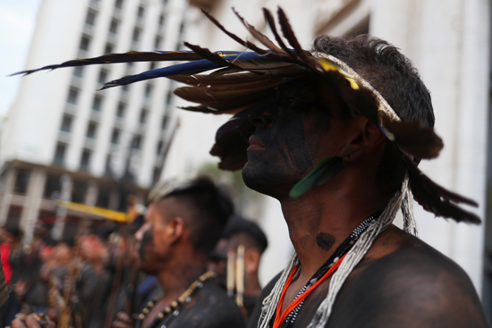 السكان الأصليون فى البرازيل يحتجون على تعديل نظام الصحة  (3)