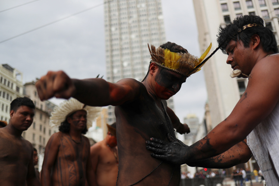 السكان الأصليون فى البرازيل يحتجون على تعديل نظام الصحة  (4)