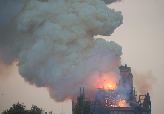 حريق كاتدرائية نوتردام (7)