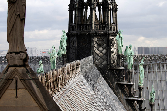 نقل نفائس كاتدرائية نوتردام بفرنسا إلى متحف اللوفر (2)