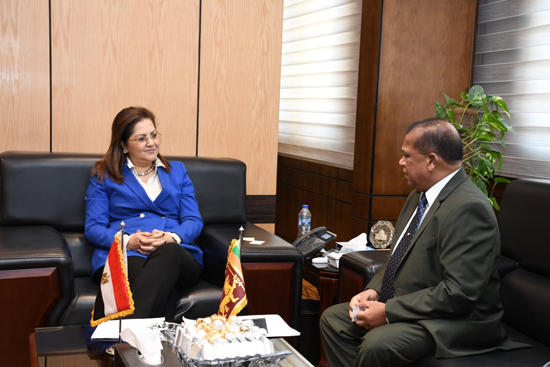 هالة السعيد مع ببانجيت مادوما باندارا وزير الإدارة العامة السيريلانكى (1)