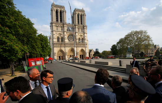 مسيرة حزينة فى قلب باريس بسبب حريق الكاتدرائية (14)