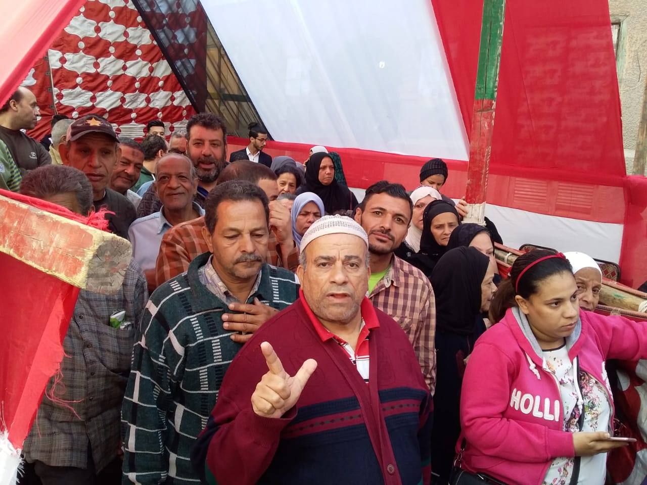 الناخبون يتوافدون على مدرسة السيدة عائشة في روض الفرج (3)