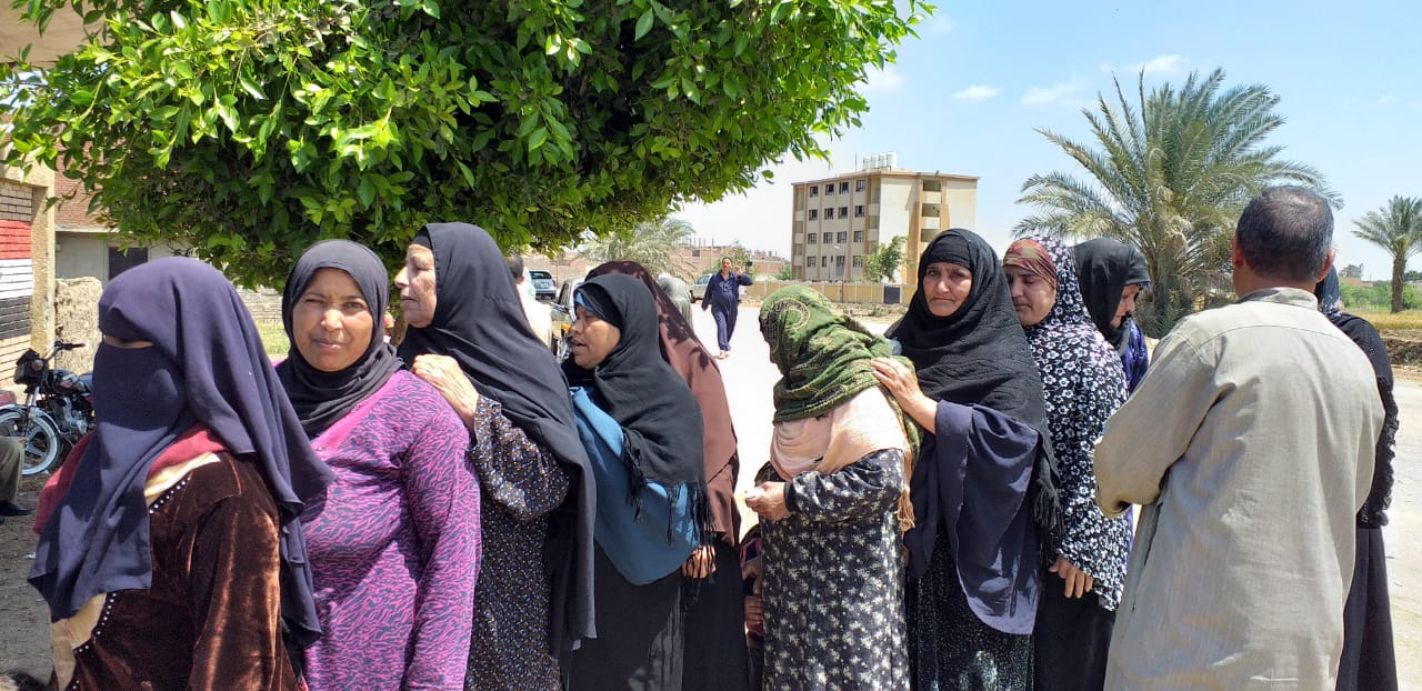 بالصور  المراة تتصدر المشهد في اللجان بالمنيا (2)