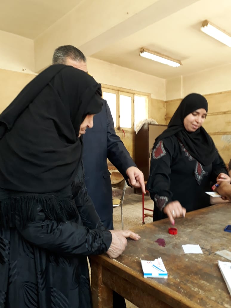 بالصور  المراة تتصدر المشهد في اللجان بالمنيا (9)