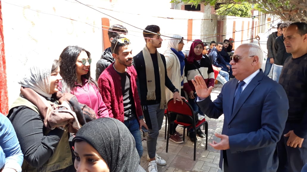 محافظ  بورسعيد  يتفقد عدد من  لجان الاستفتاء على التعديلات الدستورية وسط إقبال كبير من المواطنين (13)