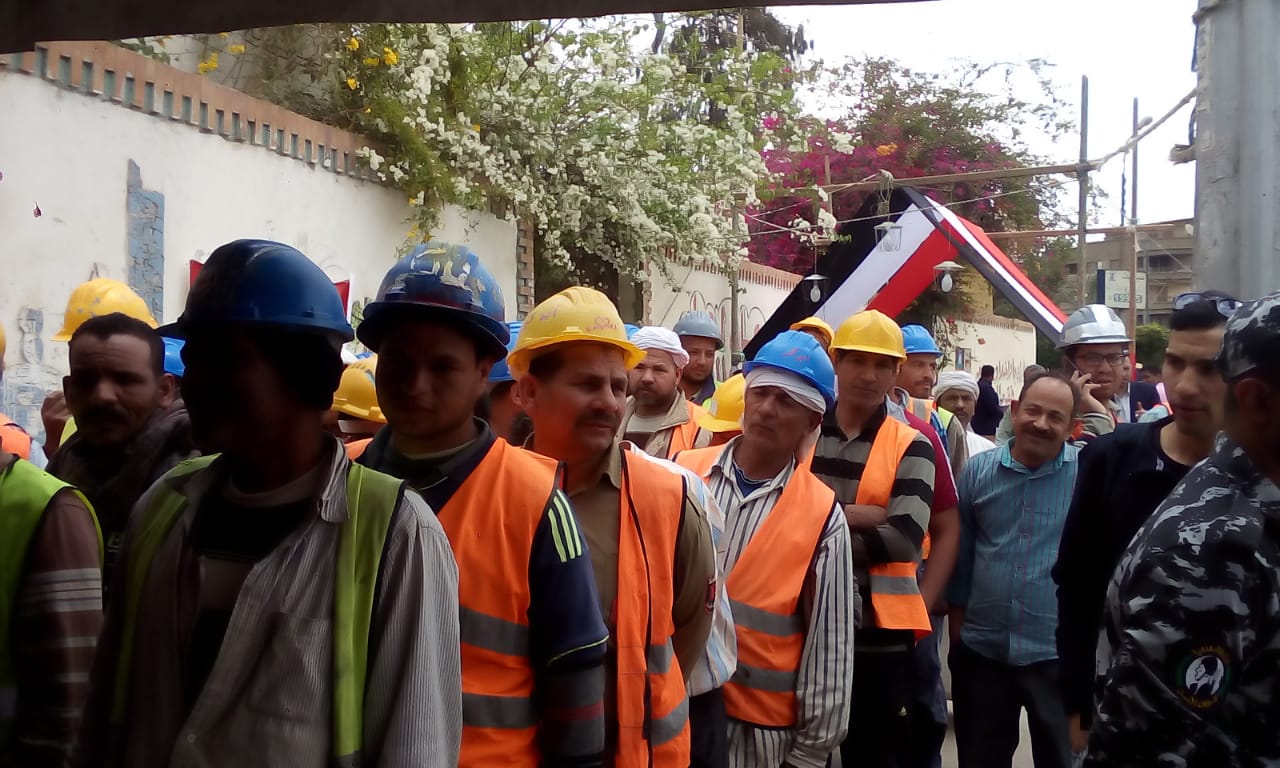 طابور للعمال في الاستفتاء طابور للعمال في الاستفتاء