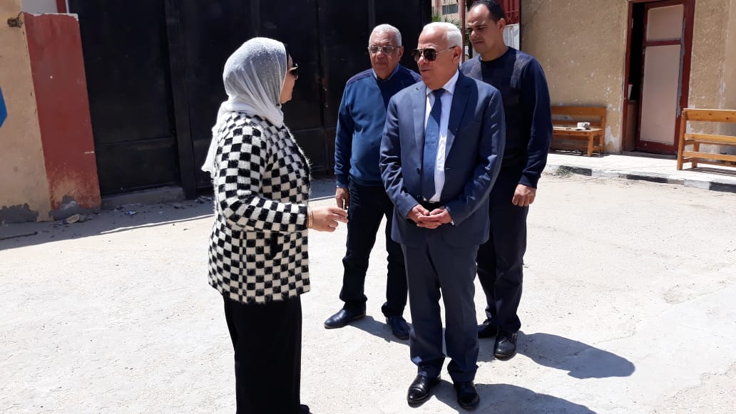 محافظ  بورسعيد  يتفقد عدد من  لجان الاستفتاء على التعديلات الدستورية وسط إقبال كبير من المواطنين (6)