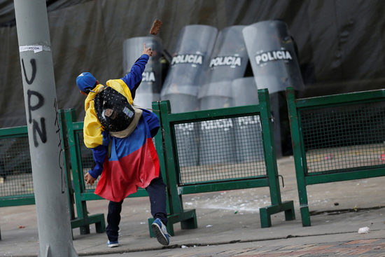 جانب من الاحتجاجات والعنف فى كولومبيا (10)