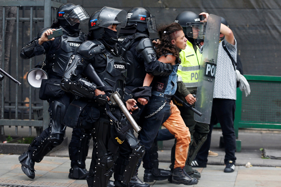 جانب من الاحتجاجات والعنف فى كولومبيا (2)