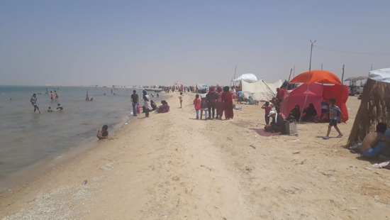 الأهالي في شواطئ شمال سيناء (7)
