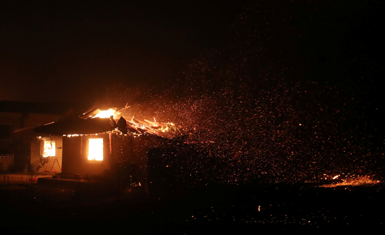 حريق هائل فى شمال كوريا الجنوبية (10)