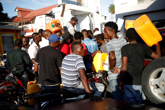 7895732-تفاقم-أزمة-الوقود-فى-هايتى--(4)