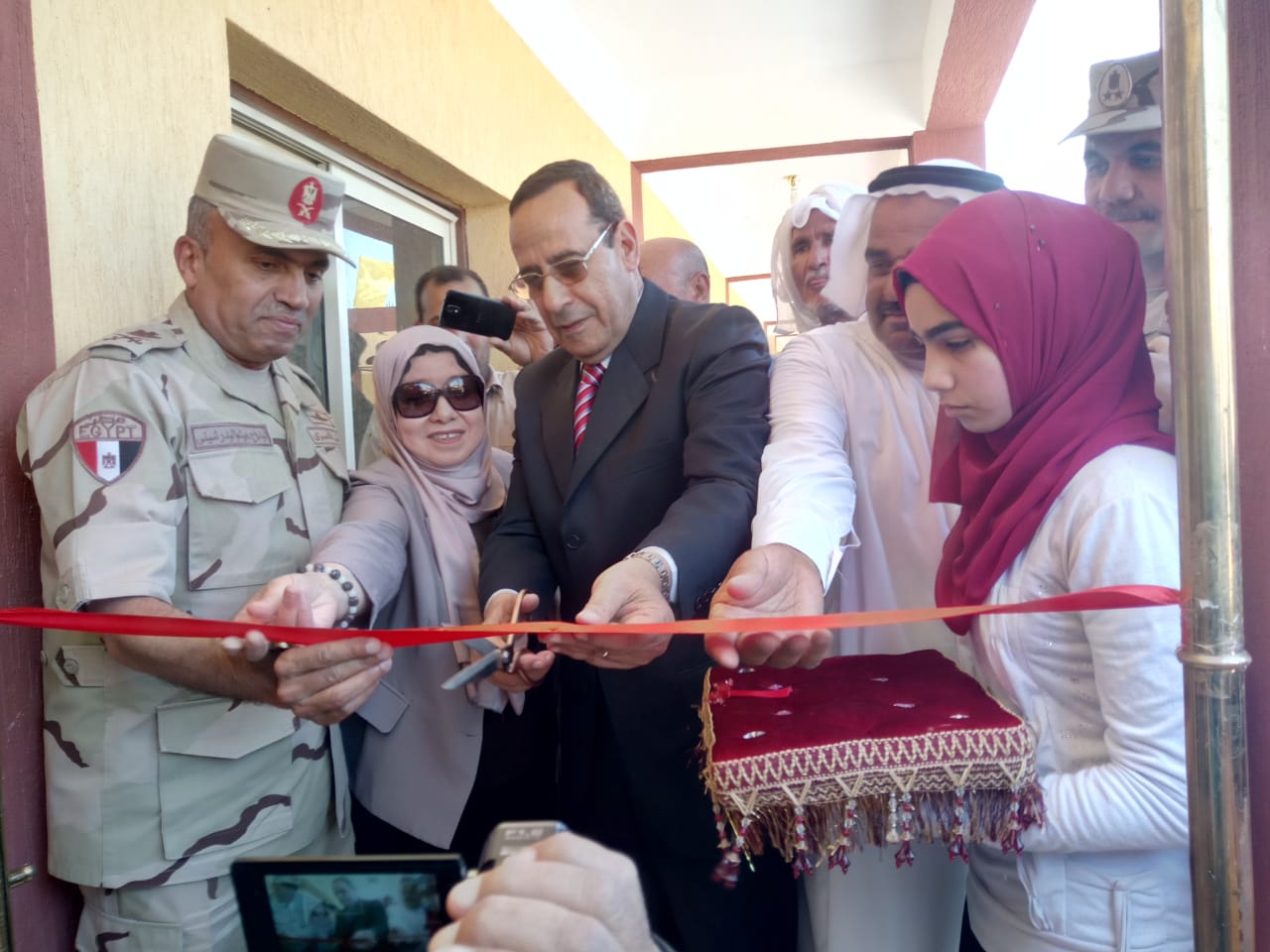 محافظ شمال سيناء يفتتح توسعات مدرسة  الشهيد رائد عمرو فريد بقرية الكرامة (7)