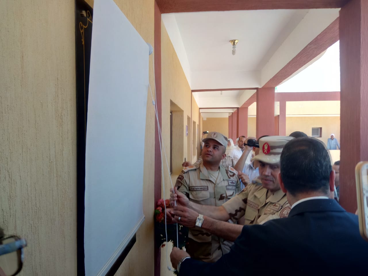 محافظ شمال سيناء يفتتح توسعات مدرسة  الشهيد رائد عمرو فريد بقرية الكرامة (3)
