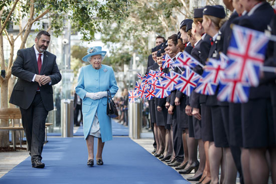 الملكة إليزابيث تحتفل بمئوية شركة الخطوط الجوية البريطانية (2)