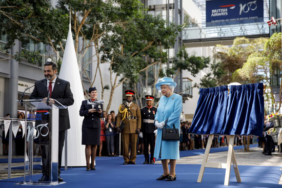 الملكة إليزابيث تحتفل بمئوية شركة الخطوط الجوية البريطانية (1)