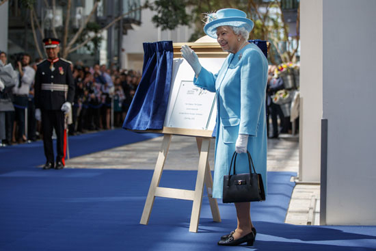 الملكة إليزابيث تحتفل بمئوية شركة الخطوط الجوية البريطانية (10)