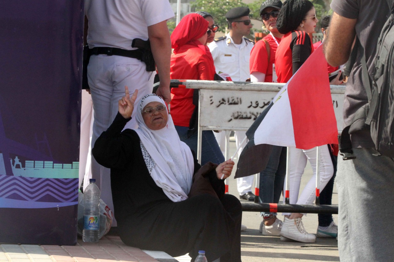 الجماهير امام ستاد القاهرة (1)