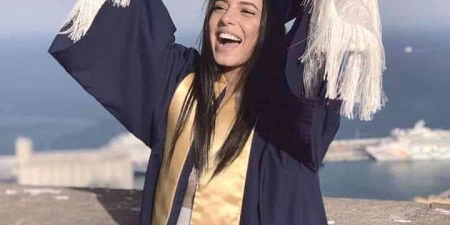 مريم عامر منيب تحتفل بتخرجها