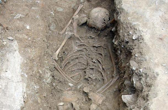 48441-علماء-الآثار-يكشفون-عن-دفن--ساحرة-في-إيطالي