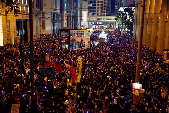 مسيرات احتجاجية فى هونج