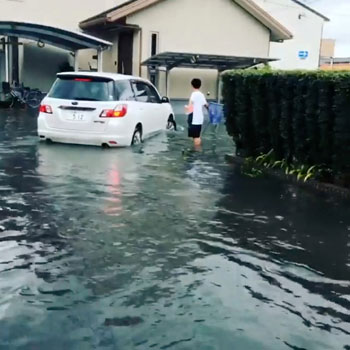 غرق الشوارع بمياه الأمطار