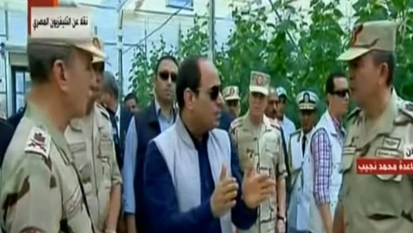 الرئيس السيسى خلال افتتاح مشروع الصوبات الزراعية
