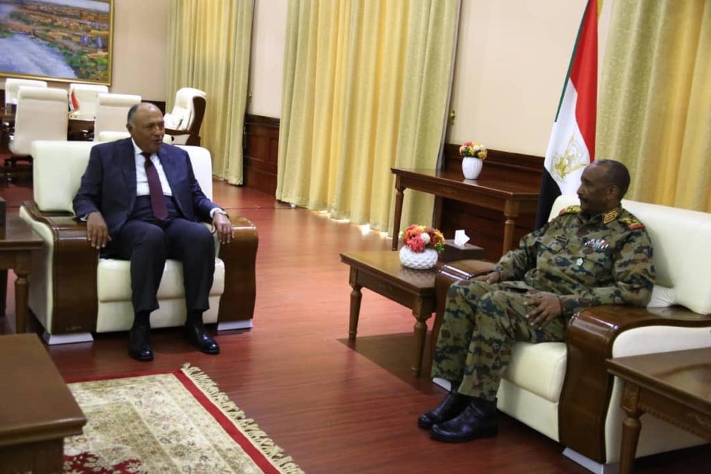 سامح شكرى يلتقى رئيس المجلس السيادى السودانى